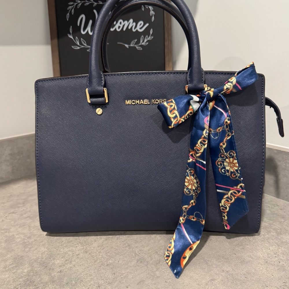 Michael Kors Navy Saffiano Leather Lg Selma with Shoulder Strap-EUC!